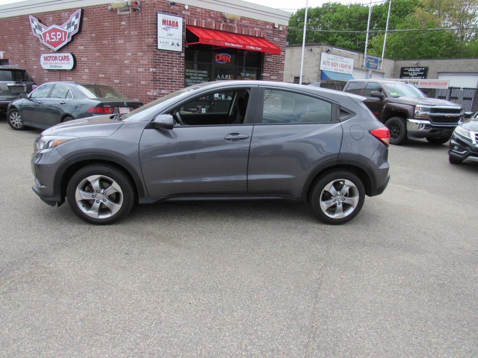 2017 Gray /Black Honda HR-V (3CZRU6H30HG) , Automatic transmission, located at 215 Milton St, Dedham, MA, 02026, (781) 329-5144, 42.241905, -71.157295 - This nice compact SUV is in excellent condition.. Runs like new. All ASPI Motor Cars vehicles are fully serviced before they are delivered to assure the highest quality used vehicles. Comes with a 3/3 warranty included in the price. Call for details. Prices on all vehicles do not include $299.9 - Photo #3